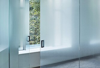 Office conference room glass walls and doors covered with gradated frosted FASARA glass finishes.
