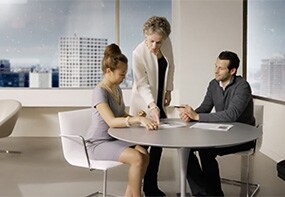 A video shows how 3M™ Low-E Window Films retain heat in winter and cool air in summer.