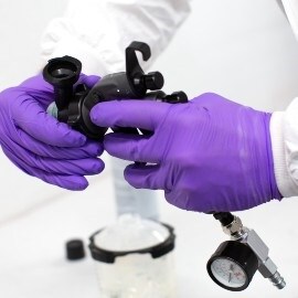 setting up an atomising head of a spray gun